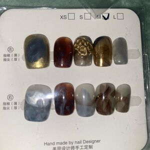 Elegant Brown and Gold Press-On Nails